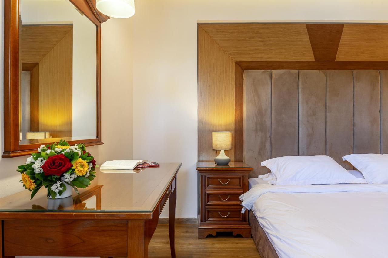 Oasis Hotel Apartments Athena Bagian luar foto