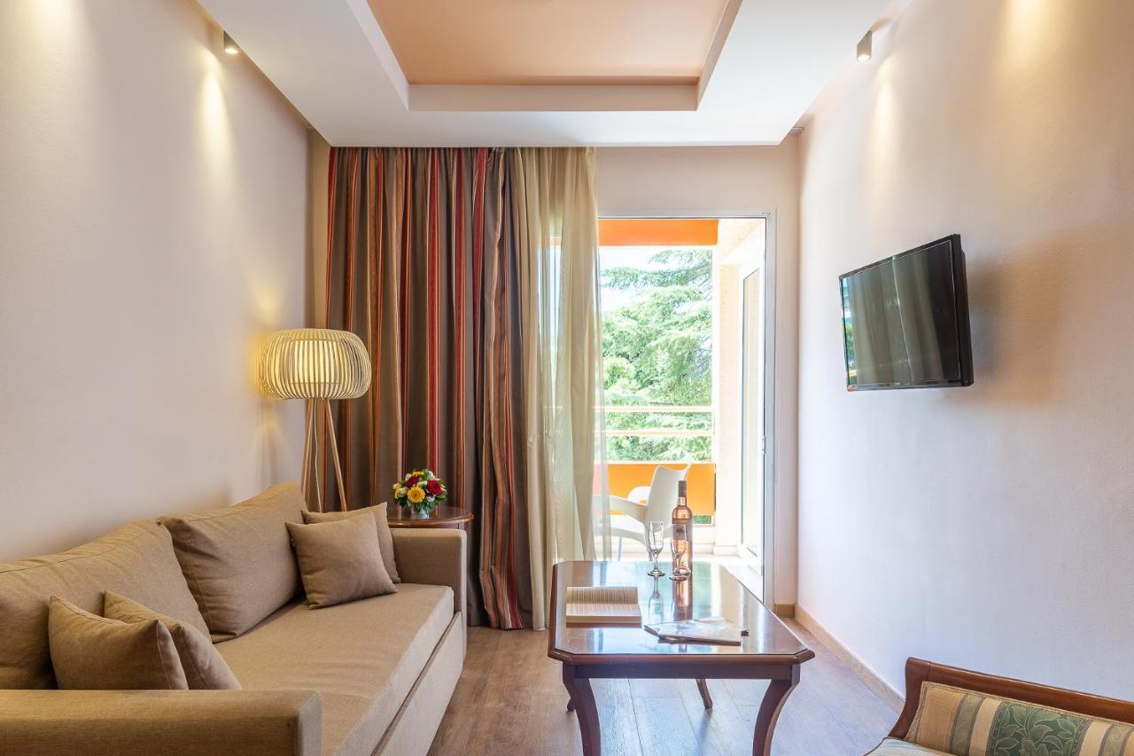 Oasis Hotel Apartments Athena Bagian luar foto
