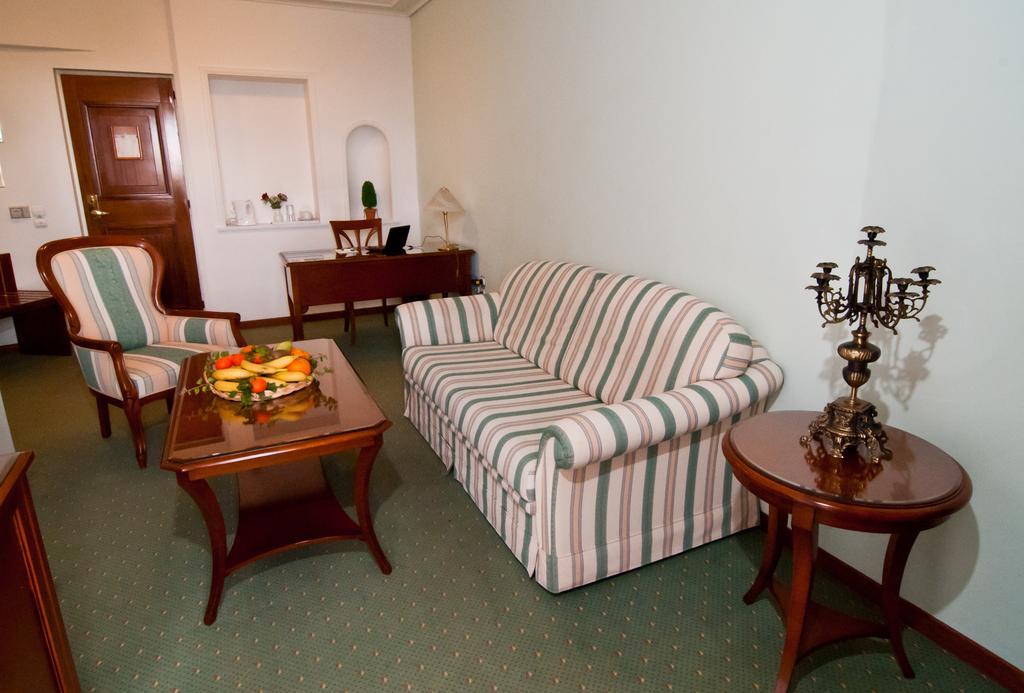 Oasis Hotel Apartments Athena Bagian luar foto