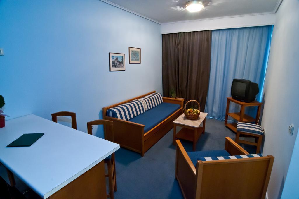 Oasis Hotel Apartments Athena Bagian luar foto
