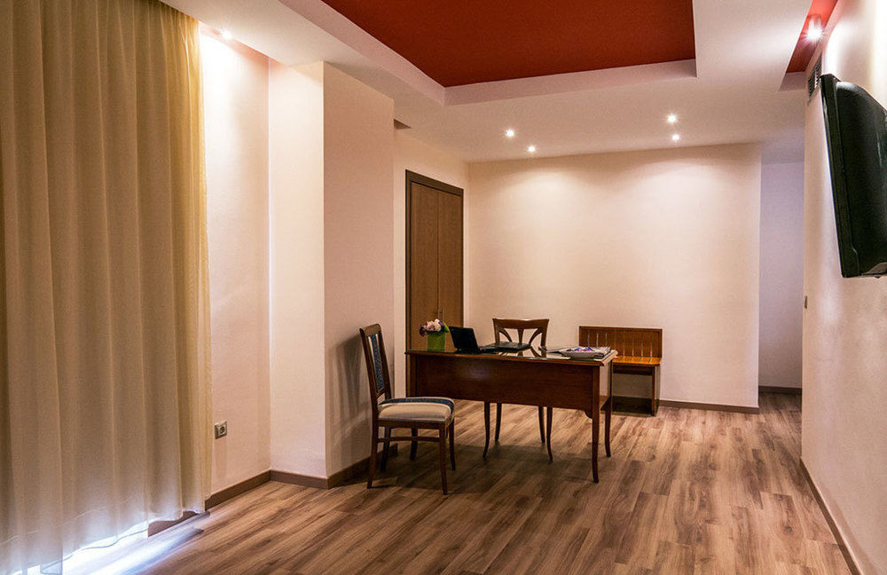Oasis Hotel Apartments Athena Bagian luar foto